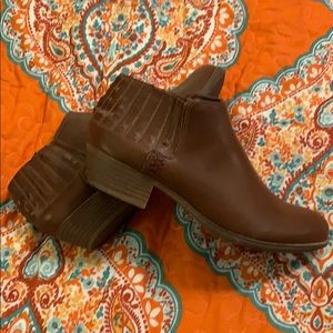 Never worn Sugar brown booties size 9.5